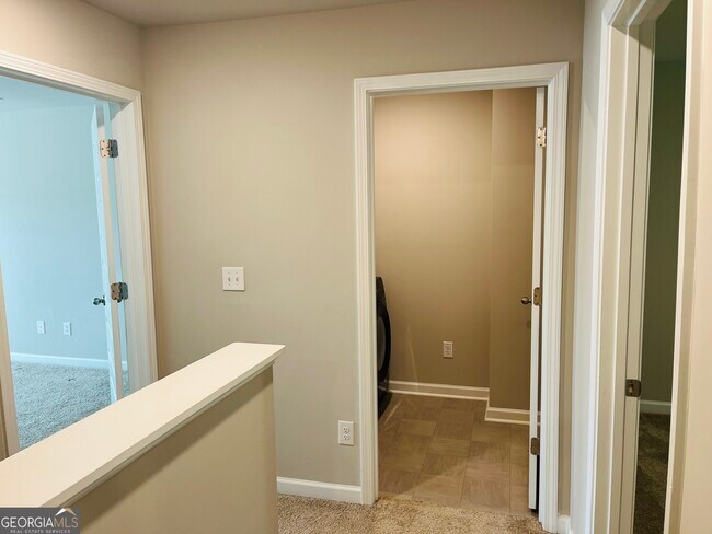 Building Photo - 138 Silver Birch Pass