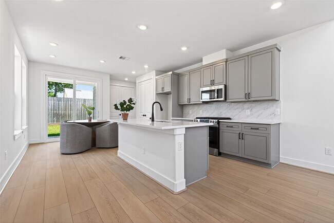 Building Photo - 4333 Avron Dr