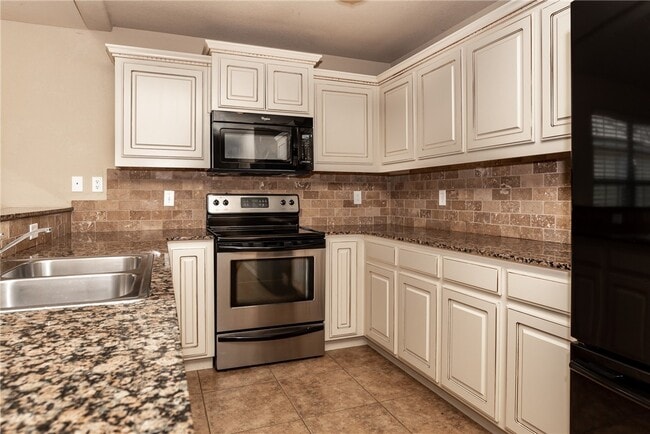 Building Photo - 3908 SW Ridgepointe Ave