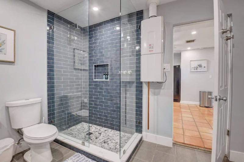 Building Photo - 721 NE 8th Ave