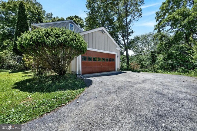 Building Photo - 718 Darby Paoli Rd