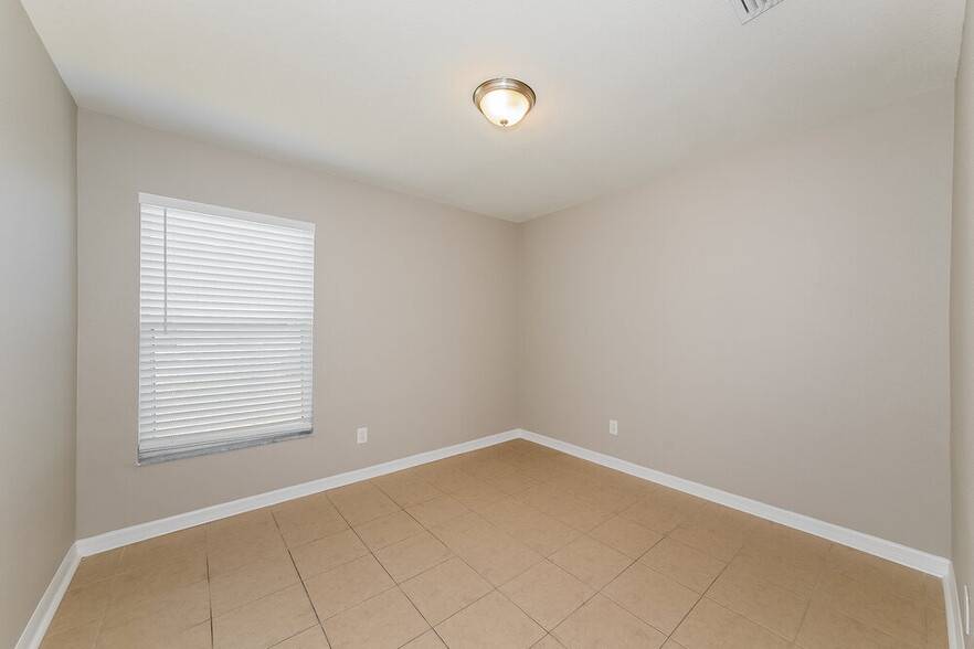 Building Photo - 4084 Kingsfield Dr