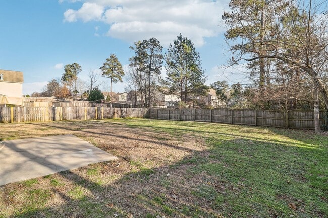 Building Photo - NEWLY REMOLDED HOME IN CHAPIN'S EAGLE POINT