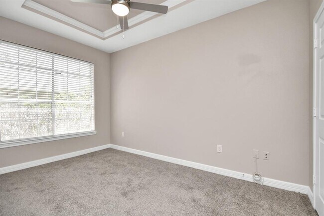 Building Photo - 3225 Woodland Park Dr