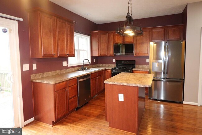 Building Photo - 104 Stingray Ct