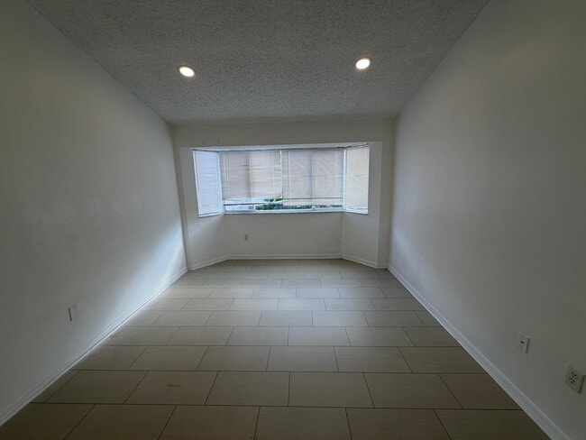 Building Photo - 3780 Amalfi Dr