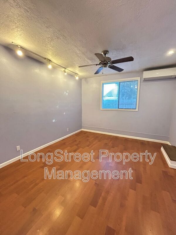 Building Photo - 2872 SE Linda St