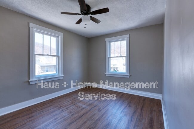 Building Photo - 68 Dewey St