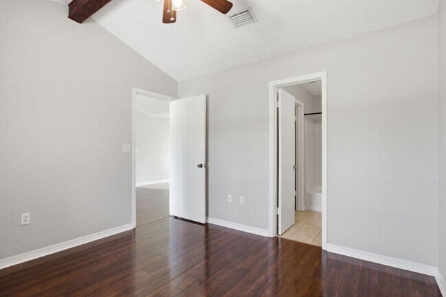 Building Photo - 359 John King Rd