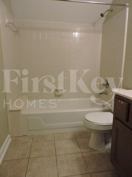 Building Photo - 2317 Curbertson St