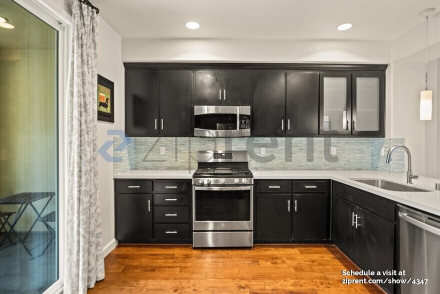 Building Photo - 960 Highland Terrace
