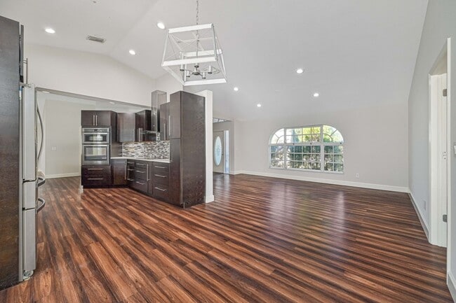 Building Photo - 4 Bed/ 2 Bath ~ Single Family Pool Home in San Carlos Park!