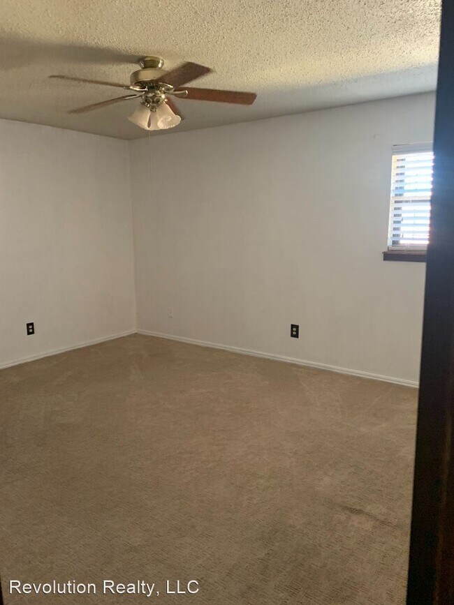 Building Photo - 3 br, 2 bath House - 1900 Carlyle Drive