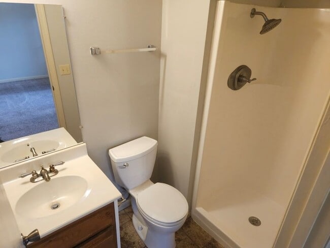 Building Photo - 340 Creekwood Ct