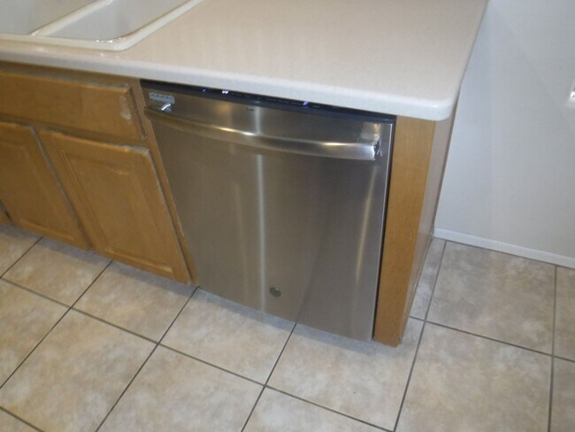 Building Photo - Sun City Anthem home right on the golf course!