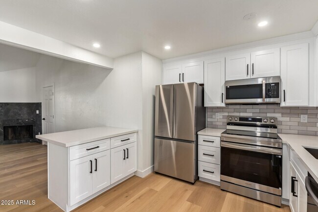 Building Photo - 4901 S Calle Los Cerros Dr