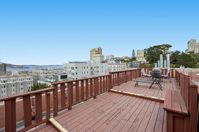 Building Photo - 1450 Greenwich St