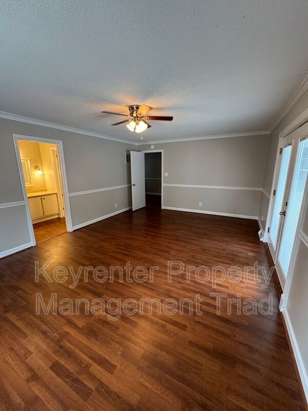 Building Photo - 8020 Linville Rd