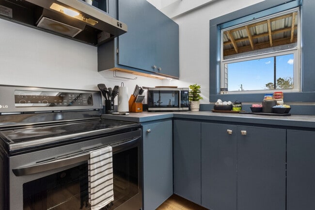 Building Photo - 304 Tide St