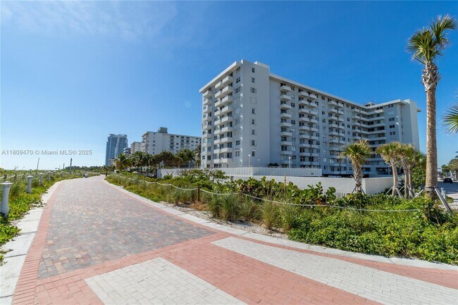 Building Photo - 465 Ocean Dr