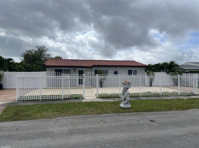 Primary Photo - 11450 SW 196th St