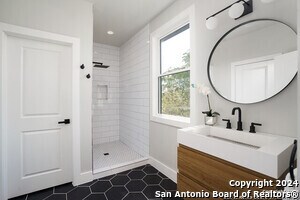 Building Photo - 423 N Mesquite St