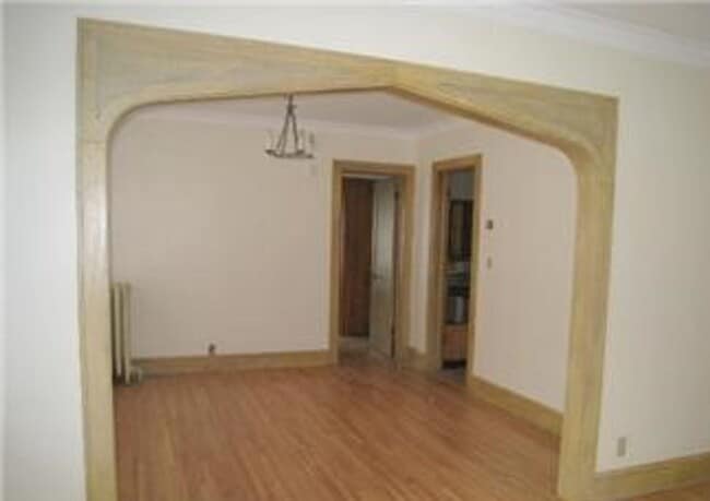 Building Photo - 4004 20th Ave S