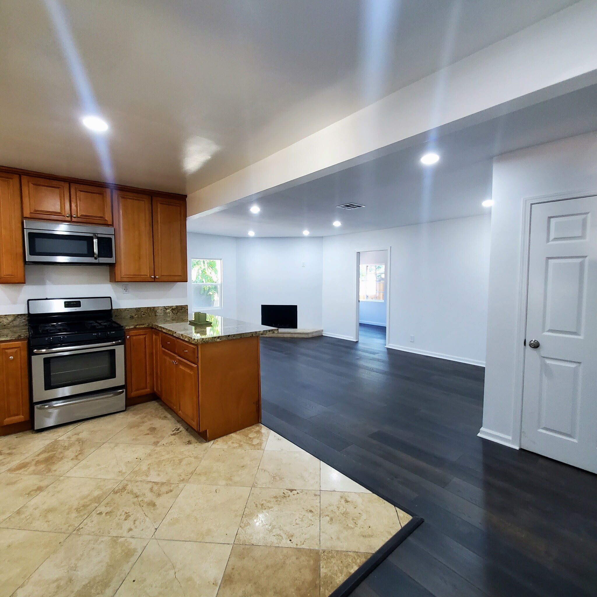 Building Photo - 7121 Jumilla Ave