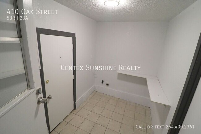 Building Photo - 410 Oak St