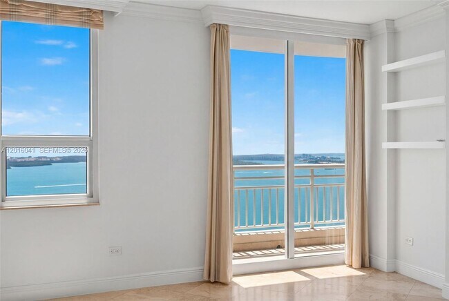 Building Photo - 808 Brickell Key Dr