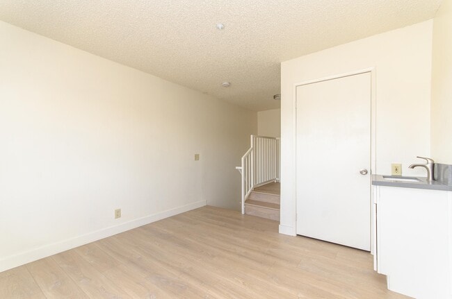 Building Photo - 321 S Berendo St