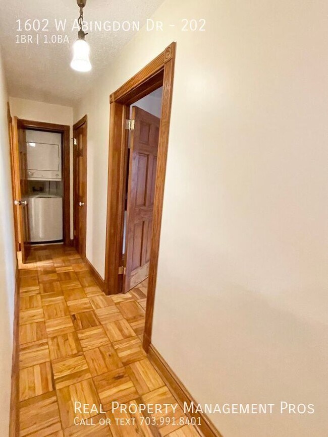 Building Photo - 1602 W Abingdon Dr