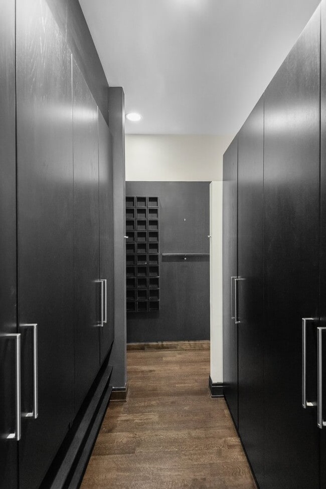 Building Photo - 44 E Cedar St