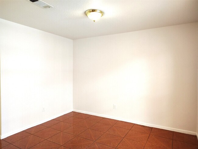 Building Photo - 13835 Purplemartin St