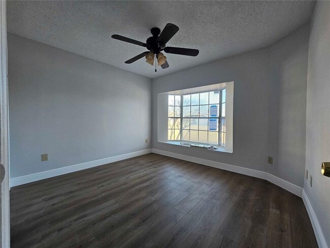 Building Photo - 3716 Narroline Dr