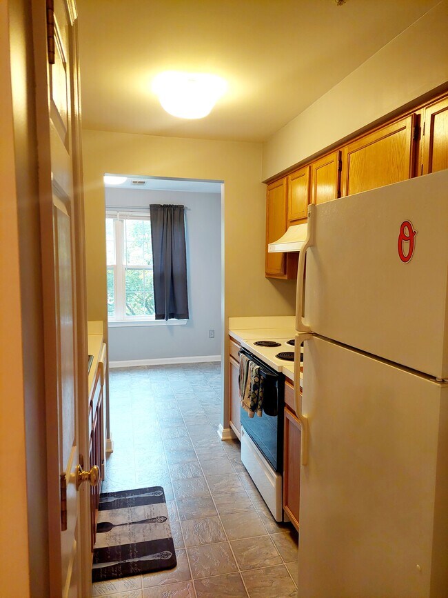 Building Photo - 3800 Sunnyfield Ct