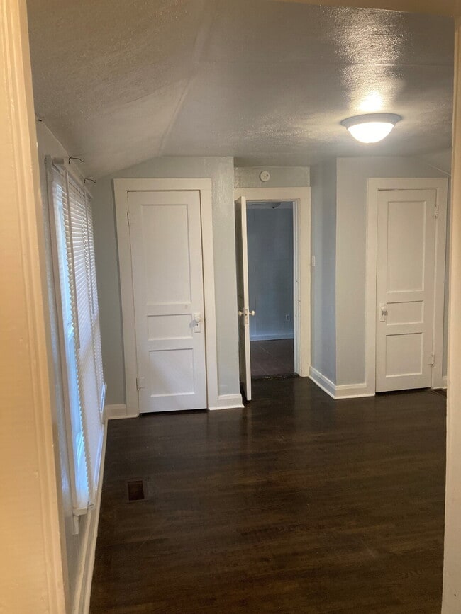 Building Photo - 3 Bedroom, 1 Bath House for Rent – Cozy & Convenient!