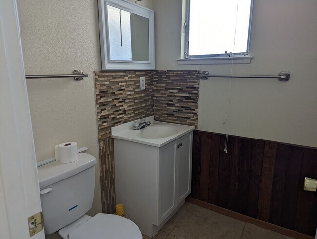 Building Photo - 5429 Mountain View Dr