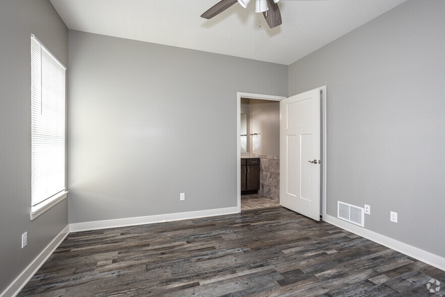 2BR, 2BA - Jefferson West