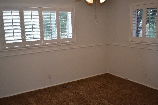 Main level bedroom - 13761 S Fort St