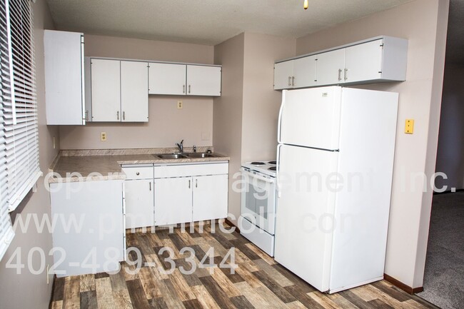 Building Photo - 3 Bedroom and 1.5 Bathroom House For Rent,...