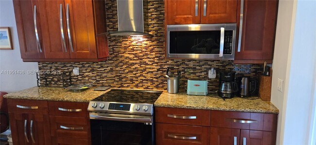 Building Photo - 4317 SW 62nd Ave