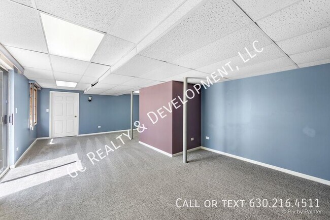 Building Photo - 590 Golfers Ln