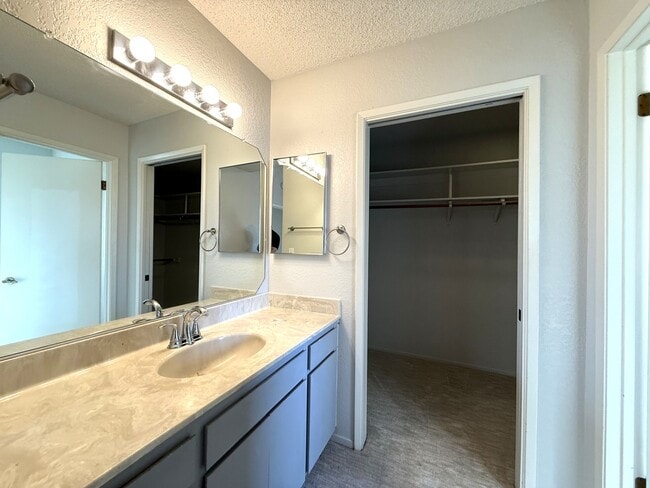 Building Photo - 21 Alameda Park Cir