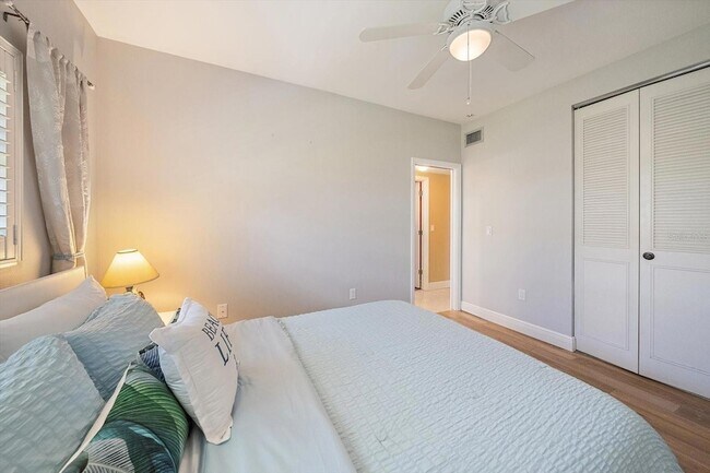 Building Photo - 5869 Tidewood Ave