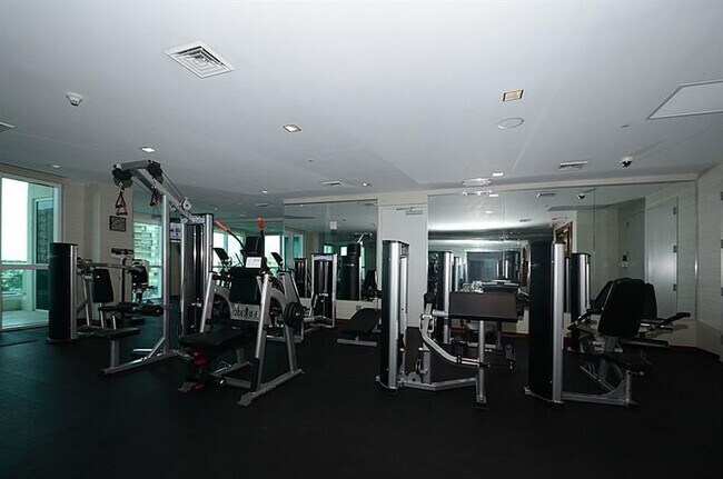 Building Photo - 101 S Fort Lauderdale Beach Blvd