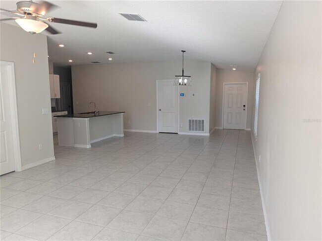 Building Photo - 446 Argyll Dr