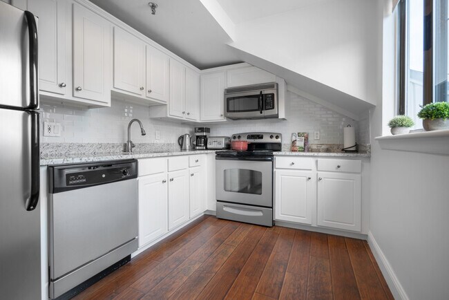 Building Photo - Bowdoin School, 45 Myrtle St