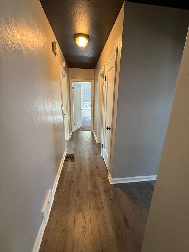 Building Photo - Newly Remodeled 3 Bed/2 Bath in North Bend