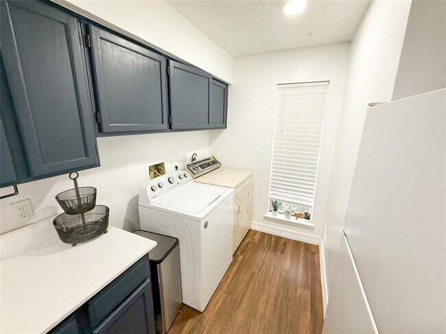 Building Photo - 2120 El Paseo St